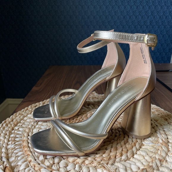BCBGeneration Patricia Gold Strappy Heeled Sandal Chunky Heel Size 6 Summer - Picture 3 of 9